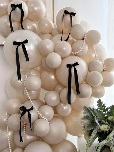 Vista 13 de Kit de arco de globos de 185 piezas negros y de arena de perlas doble relleno con lazos y perlas de imitación, globos negros y blancos