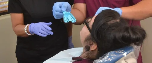 Vista 8 de Bandejas de impresión dental perforadas sin látex desechables bolsa de 12 piezas (#1 grande superior)