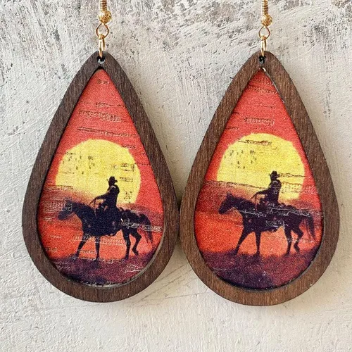 Vista 5 de Juego de aretes de vaquera occidental, estilo bohemio, vintage, hechos a mano, bohemios, turquesa, con estampado de vaca, de cuero