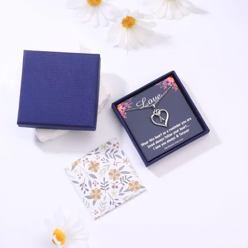 Vista 6 de STORUP Collares con inicial de corazón para mujer, chapado en oro de 14 quilates, dije con inicial de corazón A-Z, collar delicado de corazón