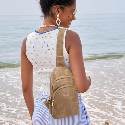 Vista 2 de Bolso cruzado pequeño, riñonera para mujeres y hombres, bolso bandolera de cuero para regalos, Estilo 5, color caqui.