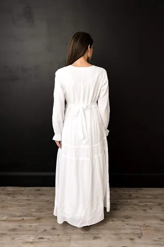 Vista 3 de White Elegance Vestido de manga larga de algodón para mujer, color blanco modesto, con botones en la parte delantera