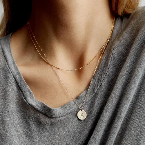 Vista 3 de M MOOHAM Collares de oro para mujer a la moda, collar con colgante personalizado, cadena de satélite delicada Collar chapado en oro de 16 quilates