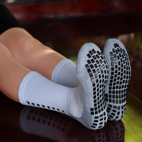 Vista 4 de RATIVE Calcetines de hospital antideslizantes con pinzas para hombres y mujeres