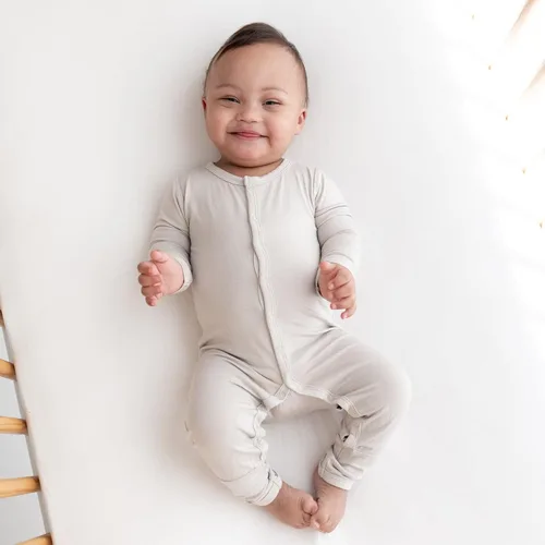 Vista 16 de KYTE BABY Mameluco suave unisex con cierre a presión, 97% rayón hecho de bambú, 3% elastano