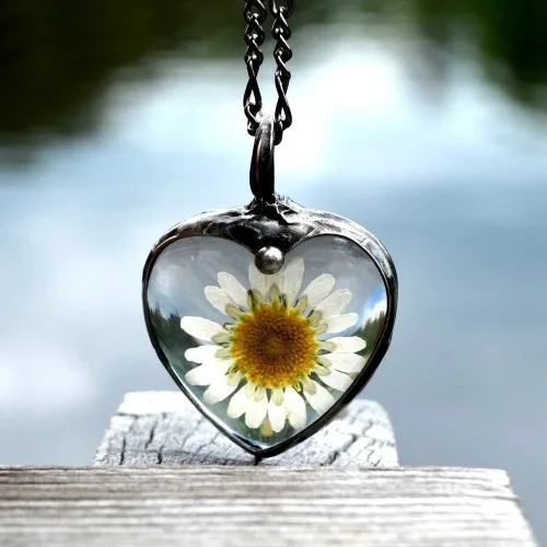 Vista 5 de Real Pressed Flower Daisy Heart Necklace for Women, Wildflower Pendant, Truly Handmade Terrarium Jewelry, Glass Jewelry, Artisan Designed and Hand