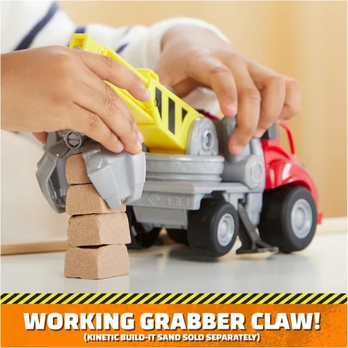 Vista 3 de Rubble & Crew, camión juguete Charger’s Crane Grabber con partes móviles y una figura de acción coleccionable, juguetes para niños mayores de 3 años