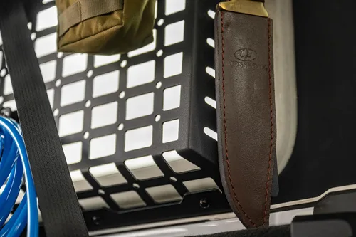 Vista 8 de DV8 Offroad Paneles Molle con bolsillo para ventana trasera para Jeep Wrangler JL 2018-2026 de 4 puertas Soluciones de montaje versátiles