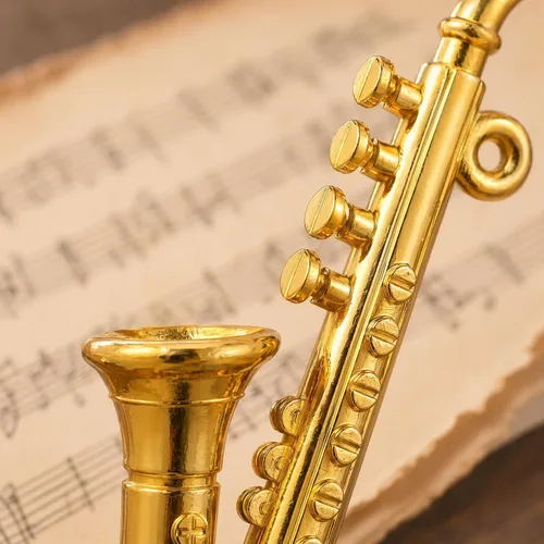 Vista 6 de Toyvian - Modelo de saxofón en miniatura, a escala 1:12, de latón, dorado, mini instrumento musical para decoración de casa de muñecas, accesorio
