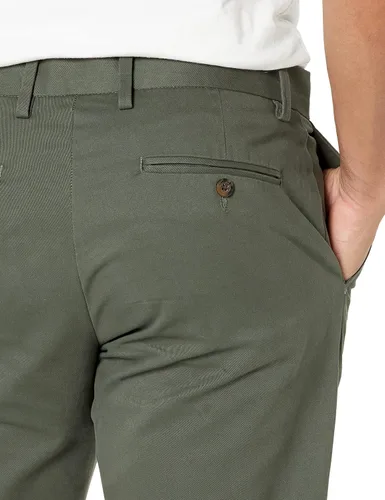 Vista 4 de Tienda Essentials Men's Slim-Fit Wrinkle-Resistant Flat-Front Chino Pant