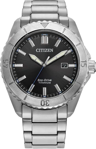 Vista 6 de Citizen Men's Eco-Drive Brycen Sport Casual Watch, Silver-Tone Super Titanium Case, 3 Hand, Date Marrón/Azul
