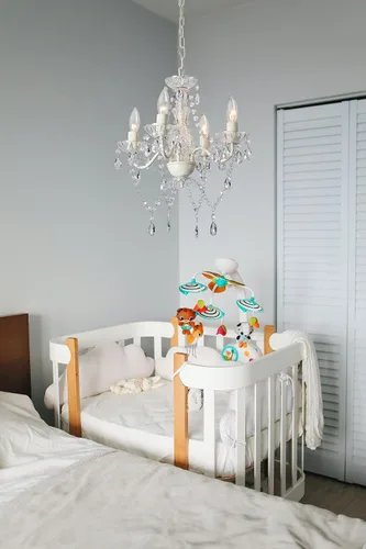 Vista 4 de Candelabro blanco mini lámpara de cristal iluminación pequeños candelabros acrílicos 4 luces moderna lámpara para dormitorio