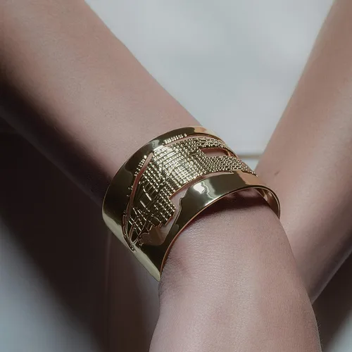 Vista 3 de Cristina Ramella, Brazalete New York Manhattan para mujer, 6.7 in, acero inoxidable chapado en oro de 24 quilates Joyería inspirada en el mundo