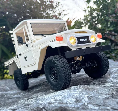 Vista 3 de HLSFWDRIVE WPL C44 RC Rock Crawler RC Camión 4x4 Off Road RTR Escala 1/16 Pastilla de orugas con control remoto todo terreno Full proporcional 370