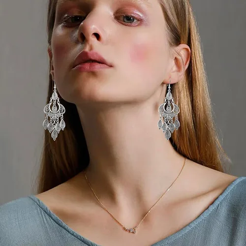 Vista 2 de Pendientes colgantes únicos de estilo bohemio vintage con diseño de lágrima de bronce para mujer