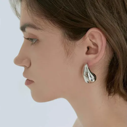 Vista 2 de Pendientes de lágrima de oro para mujer, aretes de gota de agua, aretes ligeros chapados en oro de 14 quilates, joyería de moda para mujeres y niñas