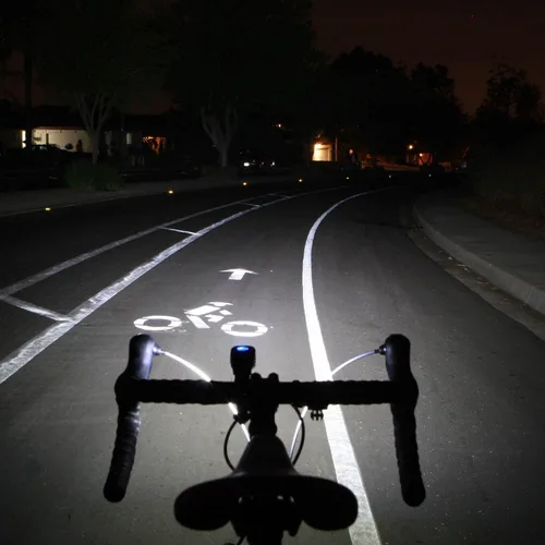 Vista 6 de NiteRider Lumina Micro 900 Luz delantera para bicicleta Vmax+ 150 Luz trasera para bicicleta Paquete combinado - USB recargable faro LED luz