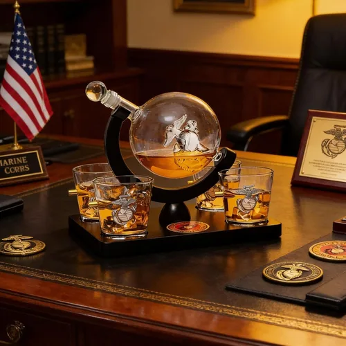 Vista 8 de U.S. Marine Globe - Juego de decantador de whisky con 4 vasos de licor, juego de regalo USMC con base de madera de caoba y emblema, regalos USMC