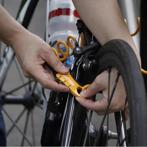 Vista 2 de CROPS Cable de Candado para Bicicleta, Q5-COCON 6 pies Negro, Candado de Cable de Combinación Reiniciable de 3 Dígitos, Diseño Compacto, Fácil