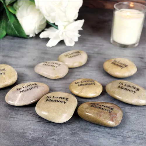 Vista 2 de 50 piedras conmemorativas - Rocas inspiradoras de río grabadas en memoria amorosa - Decoraciones de celebración de la vida - Recuerdos de Difuntos