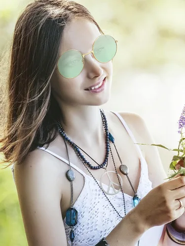 Vista 7 de Juego de accesorios de vestir hippie con gafas hippie y collar con signo de paz