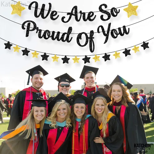 Vista 3 de KatchOn, Cartel con texto en inglés «We are So Proud of You» («We are So Proud of You») – Cartel de felicitaciones para decoraciones de graduación