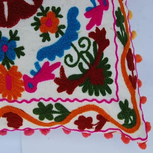 Vista 2 de Traditional Jaipur Suzani - Funda de cojín bordada de 16 x 16 pulgadas, funda de almohada decorativa, cojines indios con pompones para exteriores