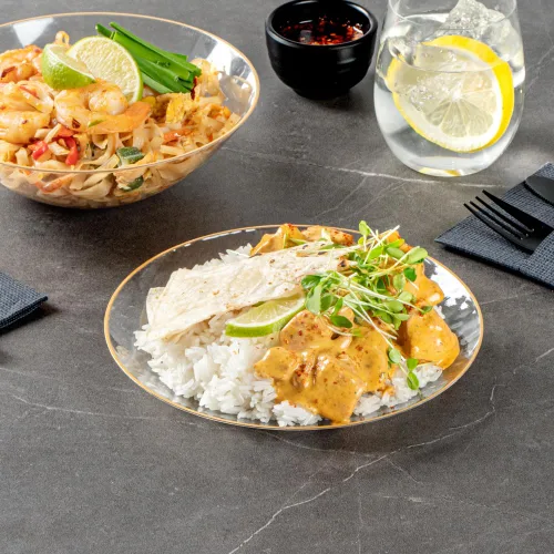 Vista 8 de Restaurantware Moderna - Platos desechables de 7.5 pulgadas, 40 platos de plástico duraderos para fiestas, platos llanos de plástico transparente