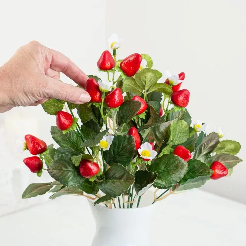 Vista 3 de Factory Direct Craft Arbusto de fresa artificial - Fresas de primavera y verano Plantas florales y decoración del hogar Fruta falsa