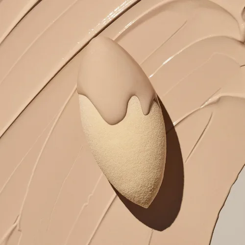 Vista 3 de e.l.f. Esponja correctora de camuflaje, esponja de maquillaje con espuma sin látex y extremos de doble punta para mezclar, vegana y libre