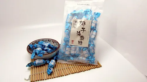 Vista 4 de Yan's - Caramelo asiático de sal marina de coco hecho con leche de coco fresca y sal marina de grado superior, por Yan Chim Kee of Hong Kong