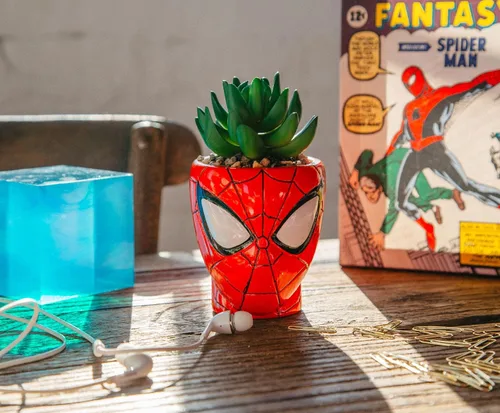 Vista 4 de Toynk Marvel Comics Spider-Man Web-Head - Mini maceta de cerámica de 3 pulgadas con suculentas artificiales, maceta pequeña, plantas