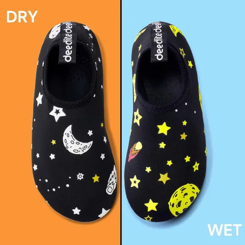 Vista 3 de Deedlite Zapatos de agua que cambian de color para mujeres, hombres y niños, zapatos casuales de senderismo acuáticos, calcetines para niños