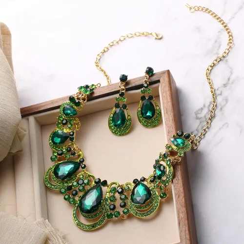 Vista 5 de BriLove Conjunto de collar y aretes colgantes para mujer, diseño de lágrima de cristal
