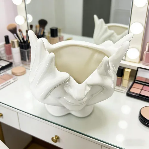 Vista 8 de Soporte decorativo para brochas de maquillaje facial, diseño de escultura de cerámica blanca, 7 x 4.7 pulgadas, organizador de cosméticos