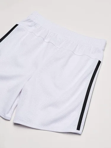 Vista 4 de adidas Pantalones cortos de malla para niñas grandes de 5 pulgadas, Blanco