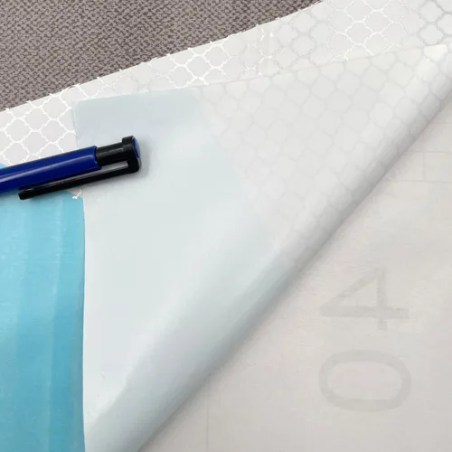 Vista 3 de Yifel y Revestimiento de estante de estilo nórdico con patrón triangular de PVC para cajón, cubierta de papel para el hogar, laptop, computadora
