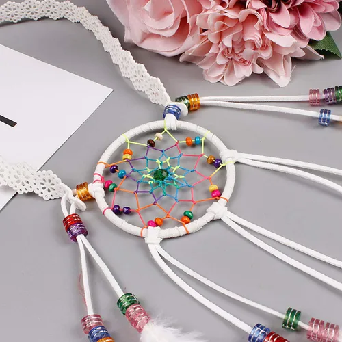 Vista 3 de Fodattm Diadema bohemia hecha a mano con plumas atrapasueños tocado tocado hippie estilo indio diadema (blanco)