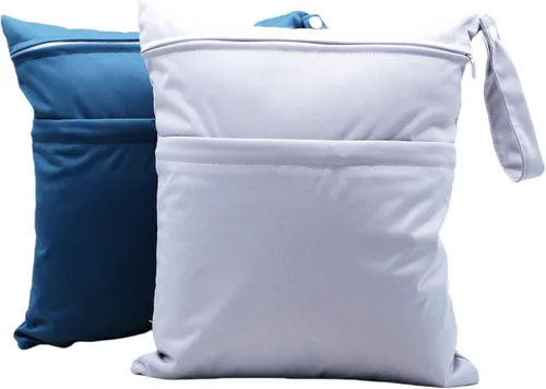 Vista 13 de 2 bolsas para pañales de tela húmedos y secos, impermeables, reutilizables, con dos bolsillos con cremallera, para viajes, playa, piscina