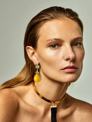 Vista 4 de Aretes de lágrima para mujer, aretes colgantes chapados en oro, aretes colgantes de gota de agua, elegantes aretes de ganchos, regalo de joyería