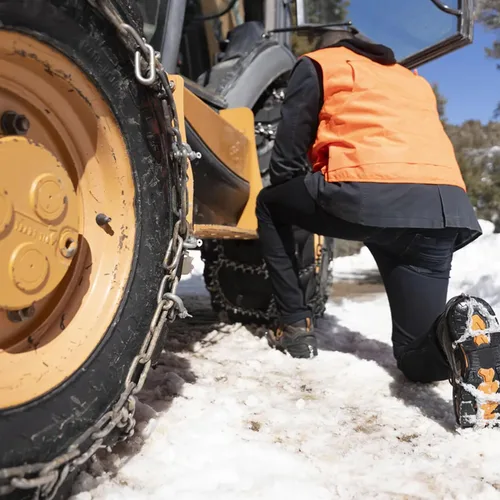 Vista 4 de Yaktrax Cadenas de tracción para caminar sobre hielo y nieve (par)