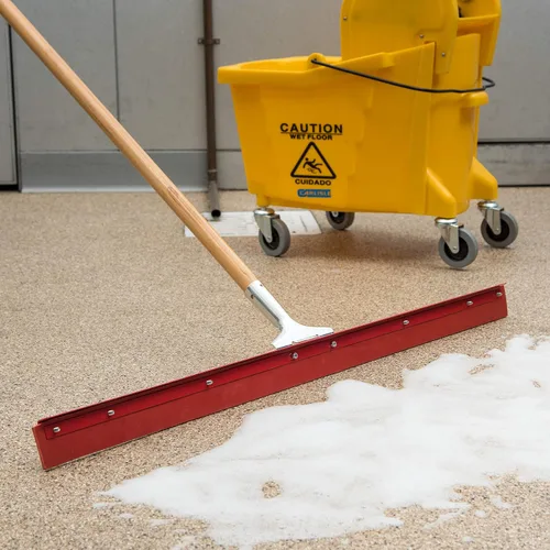 Vista 4 de SPARTA Flo-Pac - Escobilla de goma con marco de acero resistente para piso, baño, cocina, hormigón, azulejos, garaje, uso comercial, 36 pulgadas