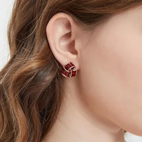 Vista 5 de Pendientes de botón esmaltados rojos elegantes triangulares con nudo de amor, diseño vintage para mujer