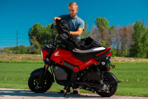 Vista 3 de Dowco Guardian 50031-00 WeatherAll Plus Cubierta impermeable para scooter de exterior resistente: Negro, Mediano, Scooter - M