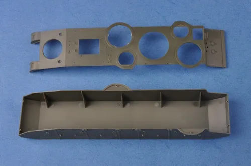 Vista 6 de Hobby Boss Antes de 1938 Soviético T-35 Kit de modelo de tanque pesado (escala 1/35)