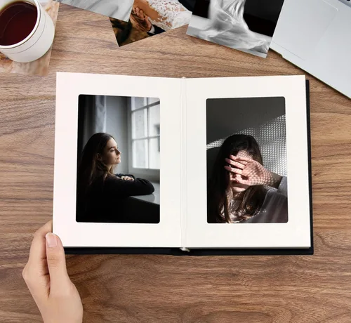 Vista 2 de Álbum de fotos pequeño de 4 x 6 con capacidad para 24 unidades, ideal para álbumes de fotos o fotos temáticas (negro/interior blanco)