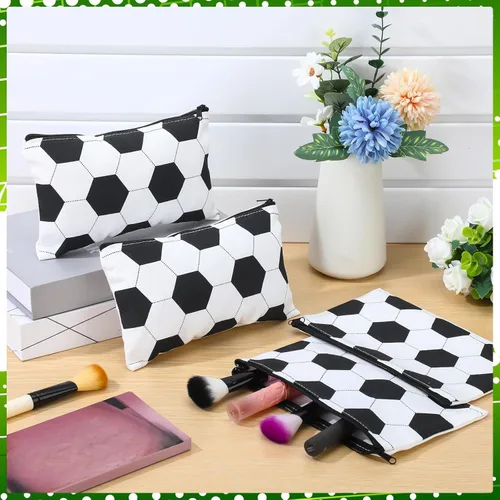 Vista 4 de Sweetude 24 bolsas de maquillaje deportivo de fútbol, bolsas de cosméticos, regalo de fútbol en blanco y negro para jugadores, bolsas de recuerdo