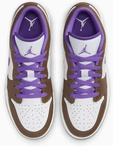 Vista 4 de Jordan Air 1 Low - Tenis para hombre, PalominoWild Berry-blanco