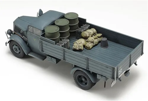 Vista 2 de Tamiya Modelos alemanes 3 toneladas 4x2 camión de carga Kit