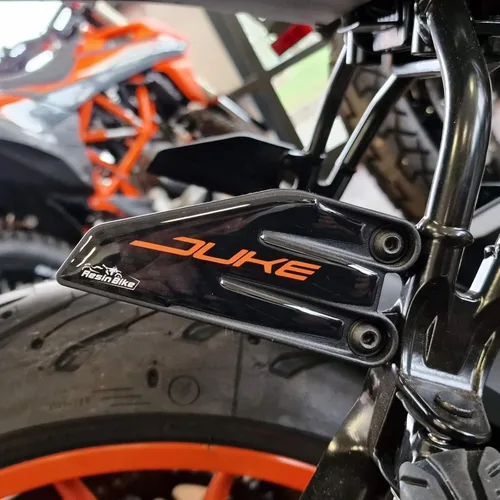 Vista 3 de Adhesivos de resina para motocicleta 3D compatibles con KTM Duke 125 2021 2022. Protección del tanque contra impactos y arañazos. Adhesivos